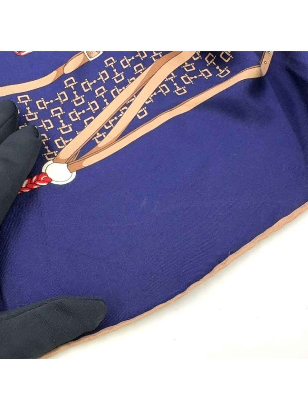 ★SOLD★ Gucci Collection Line Silk Navy Scarf - Picture 8 of 10